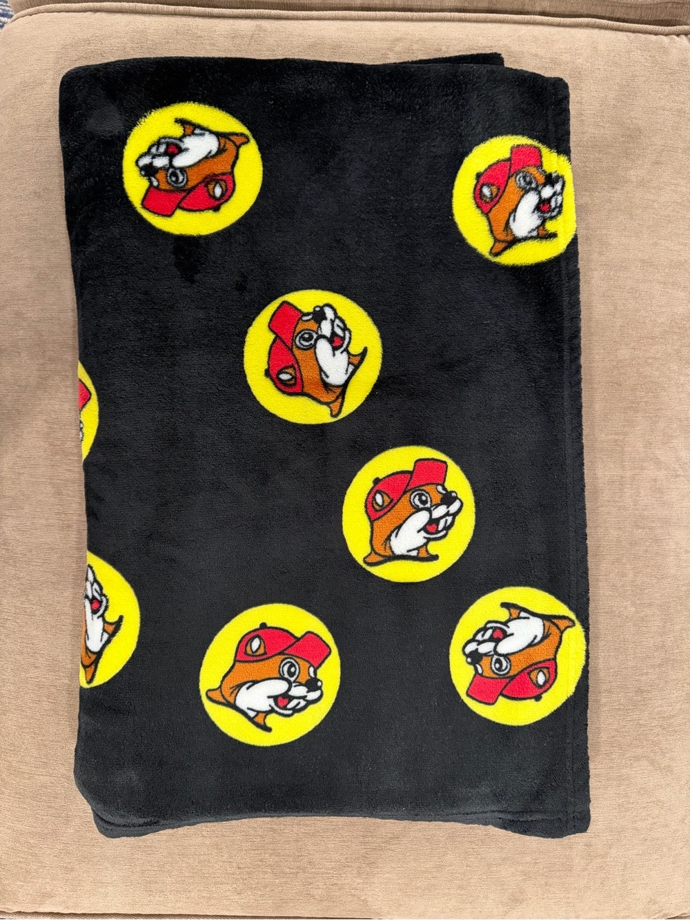 Buc-ee’s Black Plush Throw Blanket – Beaver Logo Print
